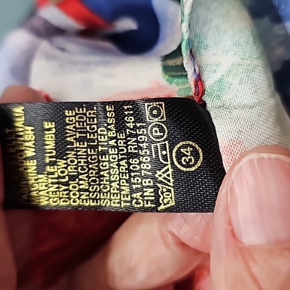 ART OF THE SCARF. From‎ tie rack. 34" X 34". Red, blue, and green. - Picture 5 of 7